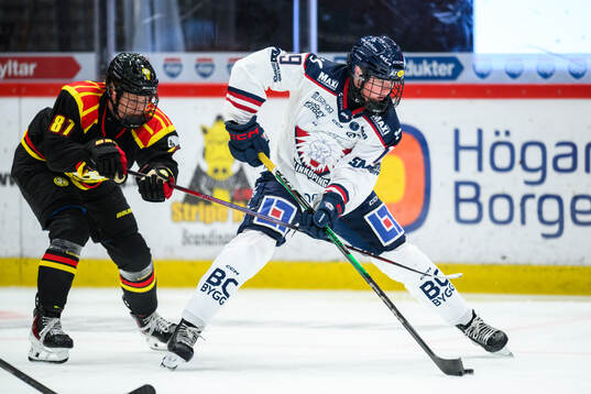 Brynäs Anna Brenkle och Linköpings Sara Hjalmarsson