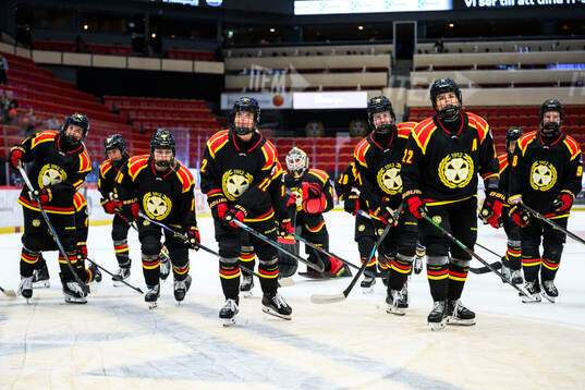 Brynäs Mina Waxin, Matilda Österman och Hanna Thuvik