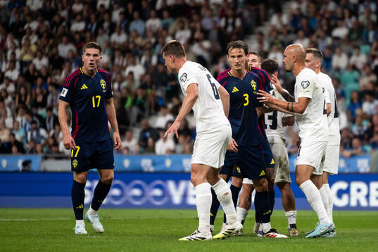 Viktor Gyökeres and Hjalmar Ekdal of Sweden against Jaka