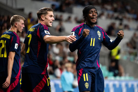 Anthony Elanga of Sweden celebrates with Alexander