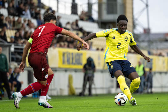 Misak Hakobyan of Armenia and Genesis Antwi of Sweden