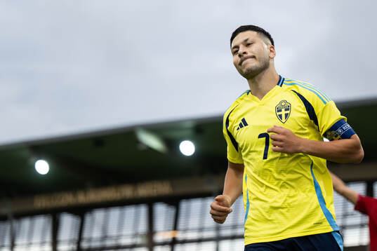 Roony Bardghji of Sweden looks dejected