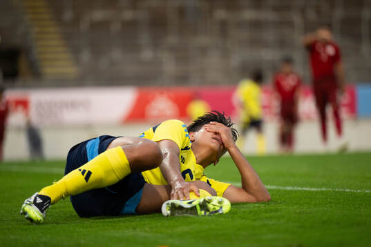 Matteo Perez Vinlöf of Sweden in pain