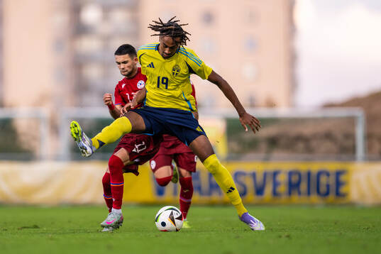 Narek Hovhannisyan of Armenia and Jonah Kusi-Asare of Sweden