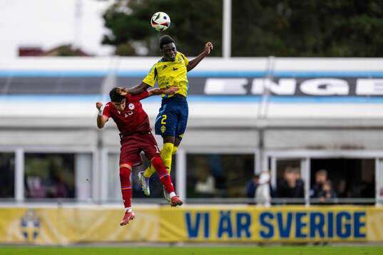 Jonah Kusi-Asare of Armenia and Genesis Antwi of Sweden