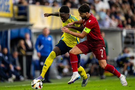 Genesis Antwi of Sweden and Misak Hakobyan of Armenia
