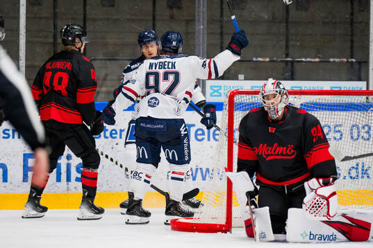 Linköpings Mikko Kokkonen och Zion Nybeck jublar