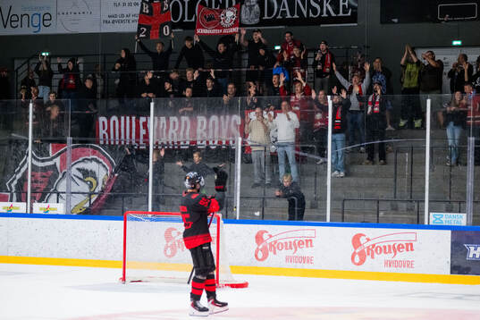 Malmö Redhawks Carl Persson och supportrar