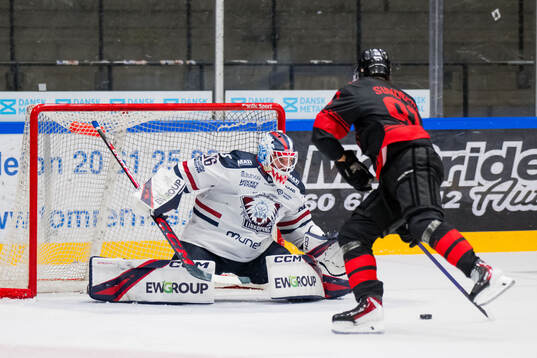 Linköpings målvakt Waltteri Ignatjew och Malmö Redhawks