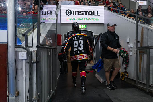 Luleås Nadia Mattivi lämnar isen