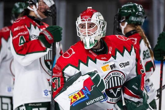 Frölundas målvakt Andrea Brändli jublar