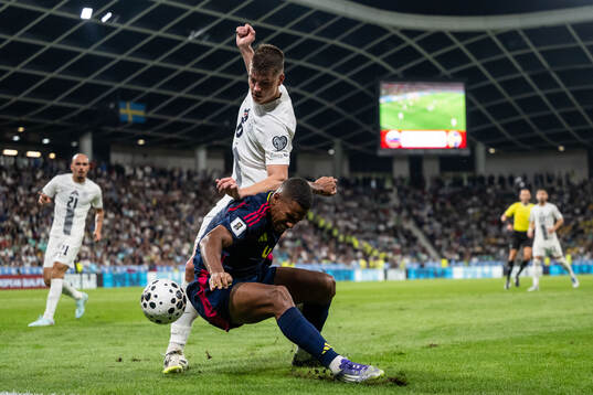 Jaka Bijol of Slovenia and Isak Hien of Sweden