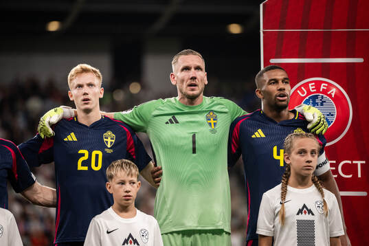 Hugo Larsson, goalkeeper Robin Olsen and Isak Hien of Sweden