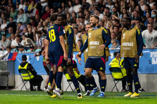 Yasin Ayari of Sweden celebrates with Alexander Isak