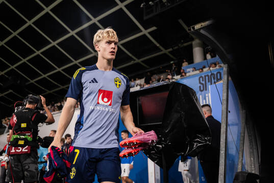 Lucas Bergvall of Sweden