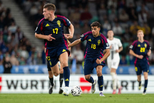 Viktor Gyökeres and Yasin Ayari of Sweden