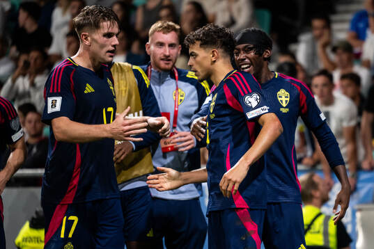 Yasin Ayari of Sweden celebrates with Viktor Gyökeres,