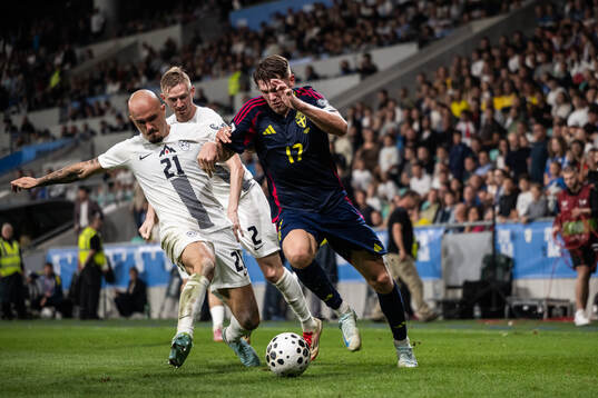 Vanja Drkusic of Slovenia and Viktor Gyökeres of Sweden