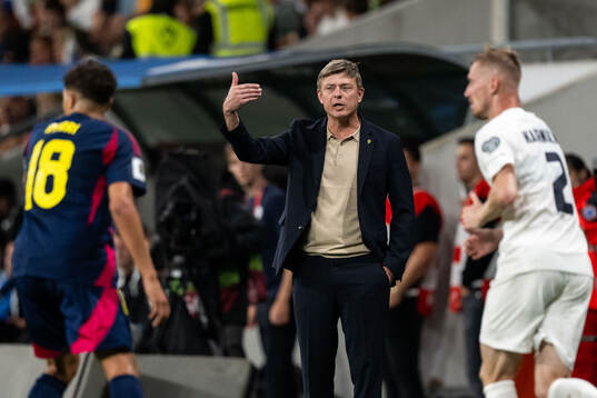 Head coach Jon Dahl Tomasson of Sweden