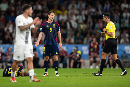 Hjalmar Ekdal of Sweden reacts against referee José María