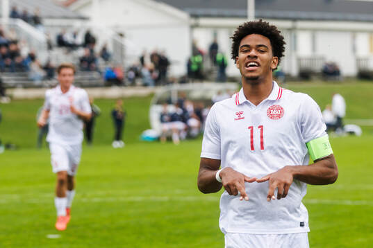 Malik Pimpong of Denmark celebrates