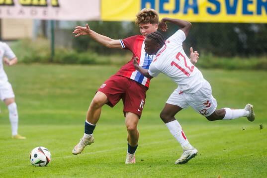 Mats Johannesen of Norway and Abdul Daramy of Denmark