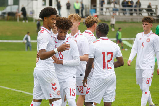 Malik Pimpong of Denmark celebrates