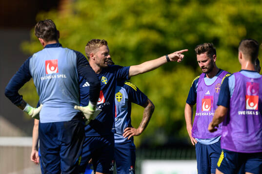 Assistant coach Sebastian Larsson and Axel Norén of the