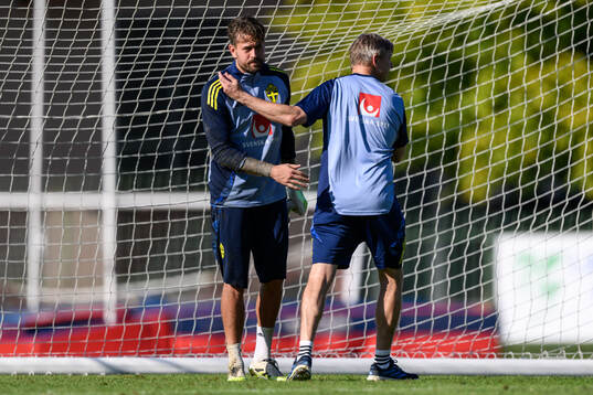 Goalkeeper Kristoffer Nordfeldt and head coach Jon Dahl