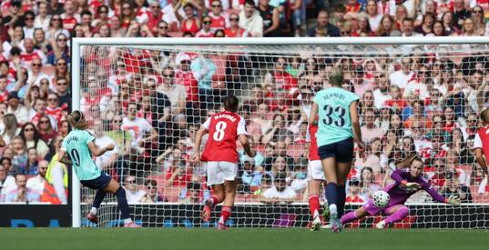 Kosovare Asllani of London City Lionesses scores the 0-1