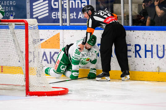 Rögles Filip Johansson har ontunder träningsmatchen i