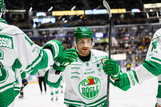 Rögles Leon Bristedt jublar