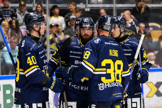 HV71s Lukas Rousek jublar