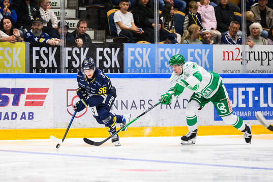 <hh96<och <rr41<under träningsmatchen i ishockey mellan