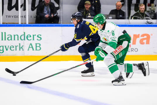 HV71s Joona Luoto och Rögles Paul LaDue