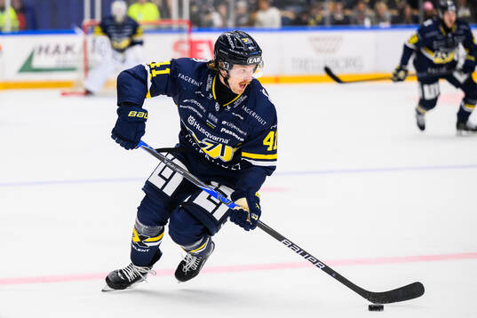 HV71s Riley Woods