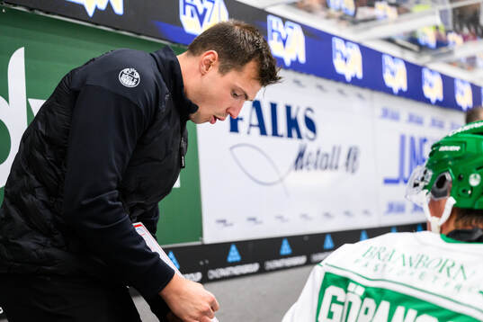Rögles assisterande tränare Max Bohlin
