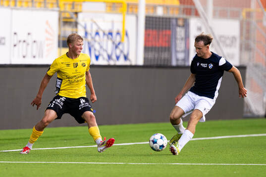 Elfsborgs Konrad Folkesson och Halmstads Lennox Wyes Pejle