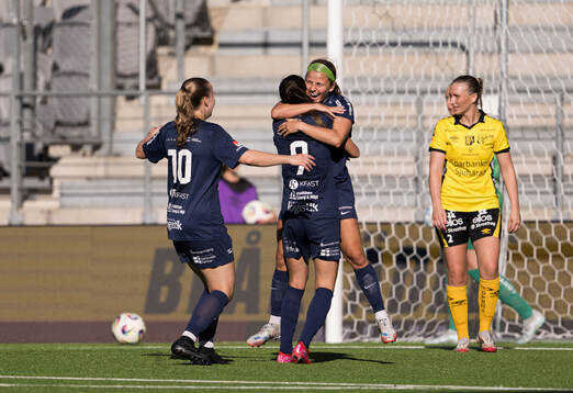 Eskilstuna Uniteds Elizabeth Mclaughlin Rappole jublar