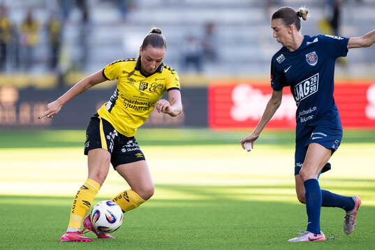Elfsborgs Stina Jensen och Eskilstuna Uniteds Wilma Öhman