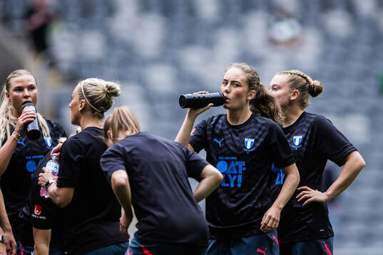 Malmö FFs Matilda Kristell med lagkamrater