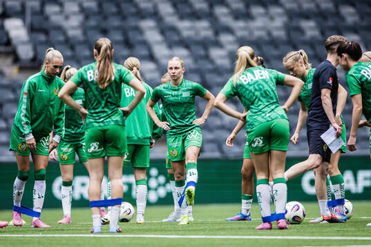 Hammarbys Emilie Joramo med lagkamrater