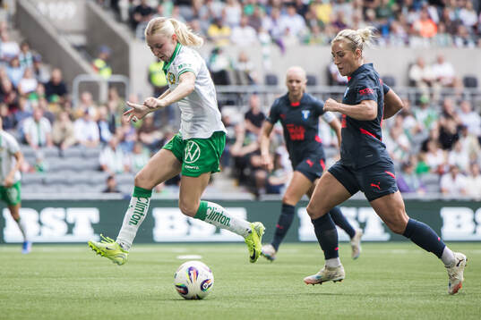 Hammarbys Emilie Joramo och Malmö FFs Mia Persson