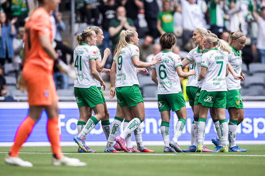 Hammarbys Julie Blakstad jublar lagkamrater