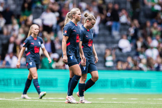 Malmö FFs Ellen Löfqvist och Agnes Mårtensson deppar