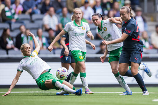 Hammarbys Simone Boye Sørensen och Alice Carlsson mot