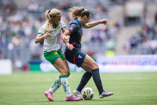 Hammarbys Smilla Holmberg och Malmö FFs Sara Kanutte