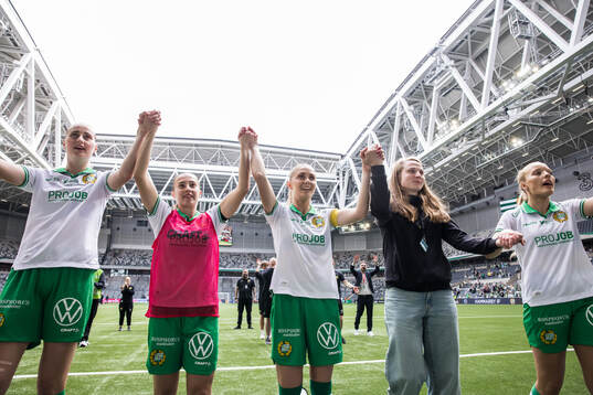 Hammarbys Emilie Bragstad och Alice Carlsson jublar