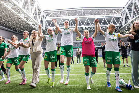 Hammarbys spelare jublar
