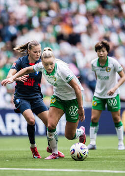 Malmö FFs Katariina Kosola och Hammarbys Anna Jøsendal